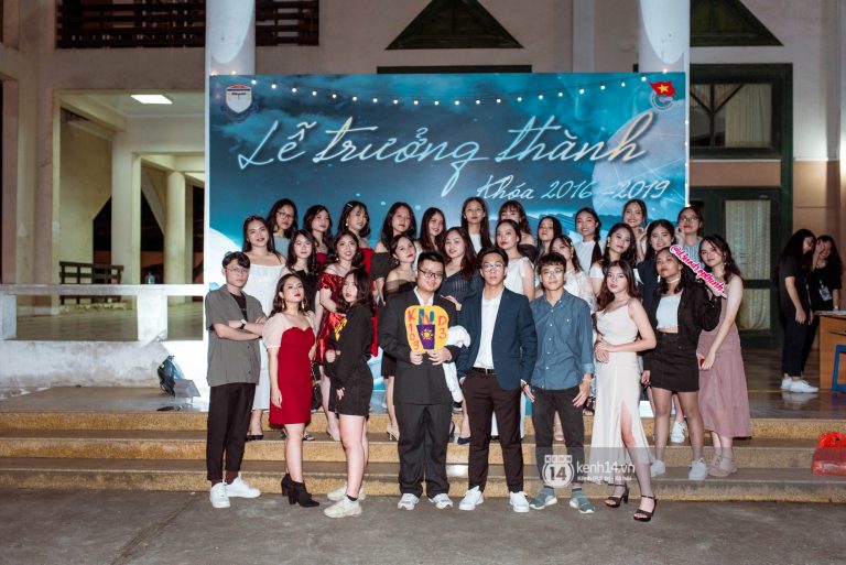 Nữ sinh lớp 12 trường Chu Văn An lột xác quyến rũ bất ngờ, sexy hết nấc trong tiệc trưởng thành đầy sang chảnh