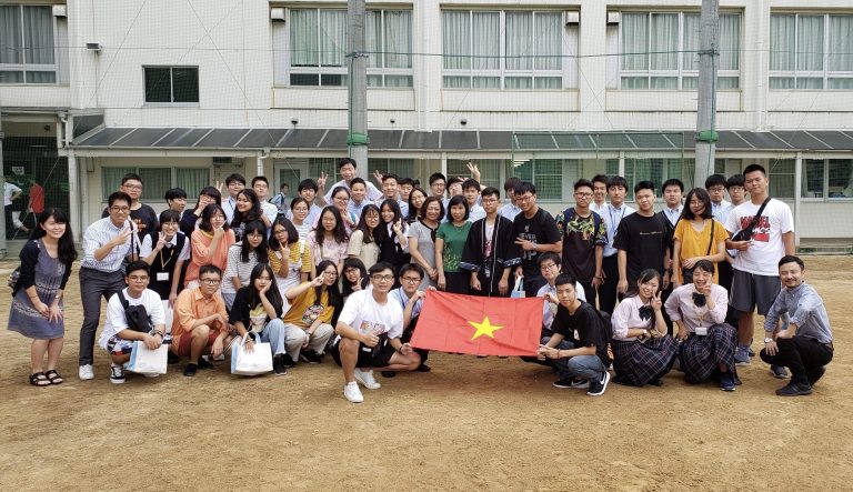 CHUYẾN ĐI GIAO LƯU VỚI TRƯỜNG ĐẠI HỌC KINH TẾ OSAKA HÈ 2019