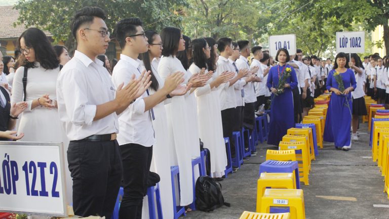 Gần 2.000 học sinh trường Bưởi – Chu Văn An hân hoan chào năm học mới