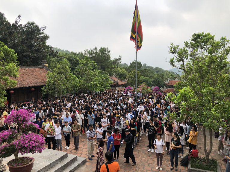 K112 TRƯỜNG THPT CHU VĂN AN DÂNG HƯƠNG ĐỀN THỜ DANH SƯ CHU VĂN AN, CHÍ LINH, HẢI DƯƠNG VÀ THAM QUAN ĐỀN THỜ NGUYỄN TRÃI, CÔN SƠN, KIẾP BẠC