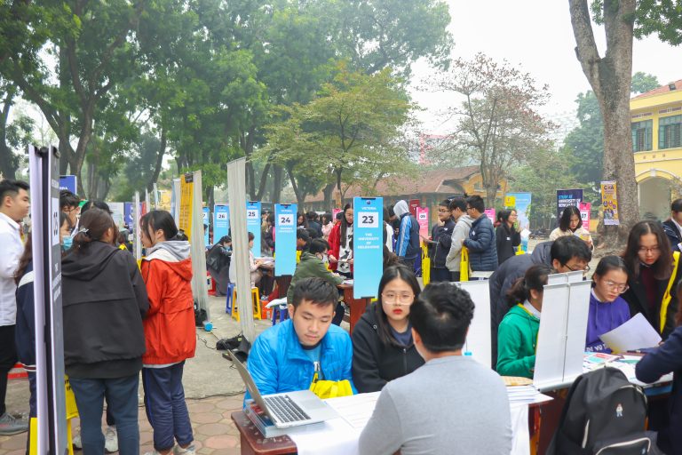 NGÀY HỘI THÔNG TIN VÀ SĂN HỌC BỔNG ĐẠI HỌC TẠI TRƯỜNG THPT CHU VĂN AN