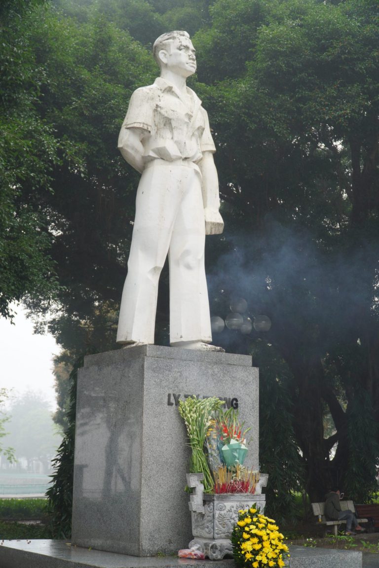 HOẠT ĐỘNG KỈ NIỆM 90 NĂM NGÀY THÀNH LẬP ĐOÀN TNCS HỒ CHÍ MINH – LỄ DÂNG HƯƠNG TƯỢNG ĐÀI LÝ TỰ TRỌNG