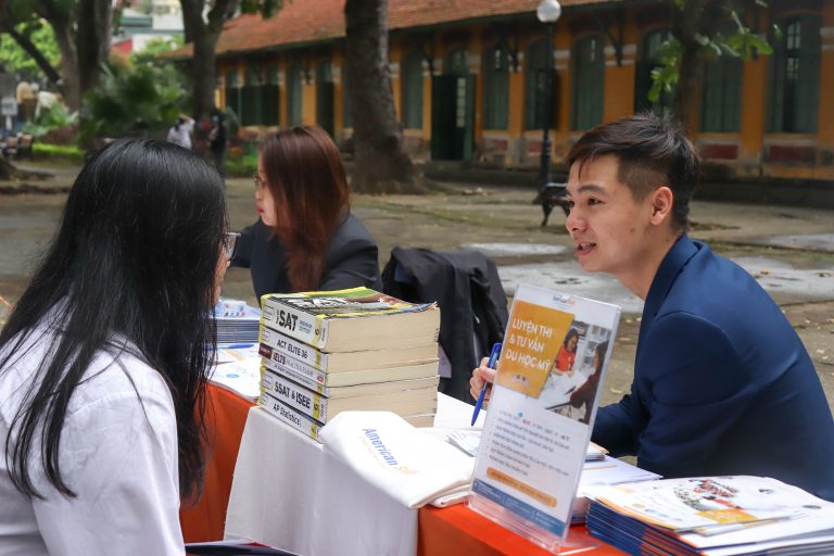 CHƯƠNG TRÌNH TƯ VẤN TUYỂN SINH HƯỚNG NGHIỆP VỀ CÁC TRƯỜNG ĐẠI HỌC VÀ DU HỌC