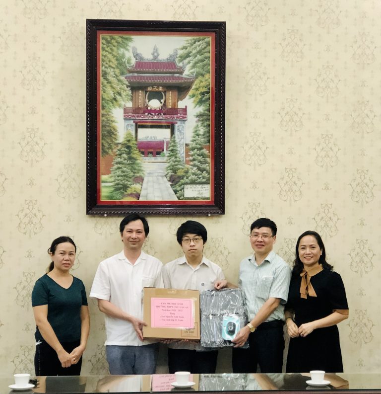 PHỤ HUYNH HỌC SINH TRƯỜNG THPT CHU VĂN AN ĐỒNG HÀNH CÙNG THẦY VÀ TRÒ NHÀ TRƯỜNG TRONG VIỆC TRIỂN KHAI DẠY HỌC TRỰC TUYẾN