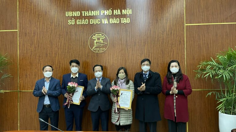 SỞ GIÁO DỤC VÀ ĐÀO TẠO HÀ NỘI GIAO NHIỆM VỤ PHÓ HIỆU TRƯỞNG QUẢN LÝ, ĐIỀU HÀNH TRƯỜNG THPT CHU VĂN AN CHO ĐỒNG  CHÍ TRẦN THỊ TUYẾN – BÍ THƯ ĐẢNG ỦY, PHÓ HIỆU TRƯỞNG.