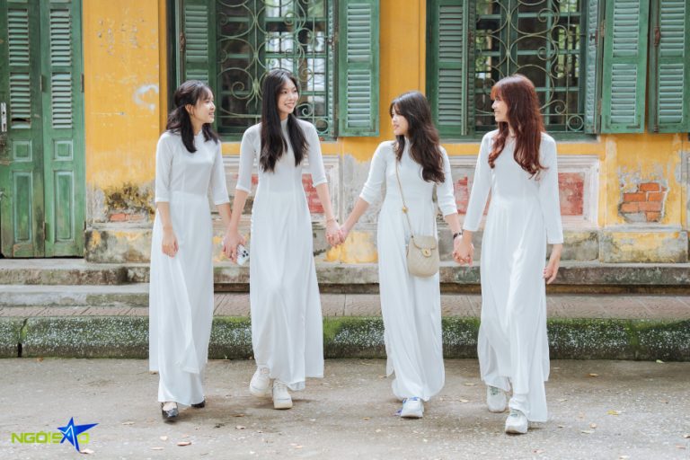 Nữ sinh Chu Văn An duyên dáng ngày khai giảng