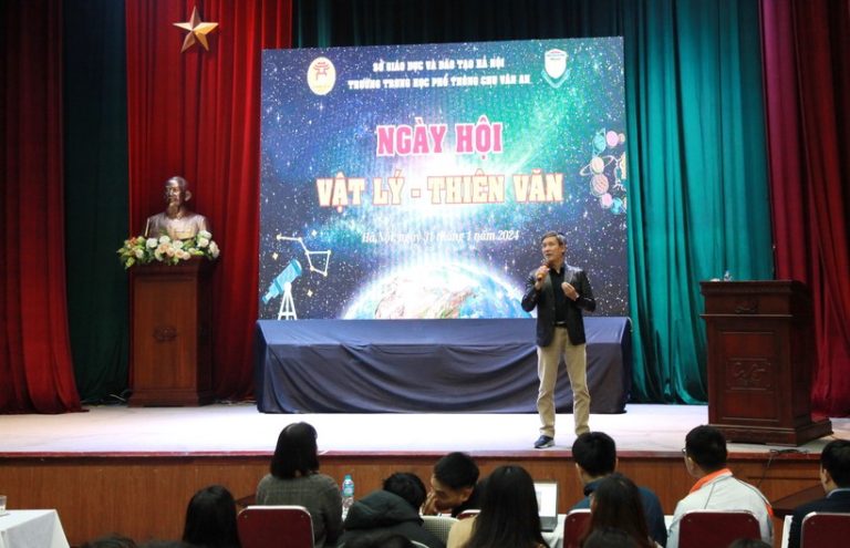 Lan tỏa tình yêu Vật lý thiên văn cho học sinh Hà Nội