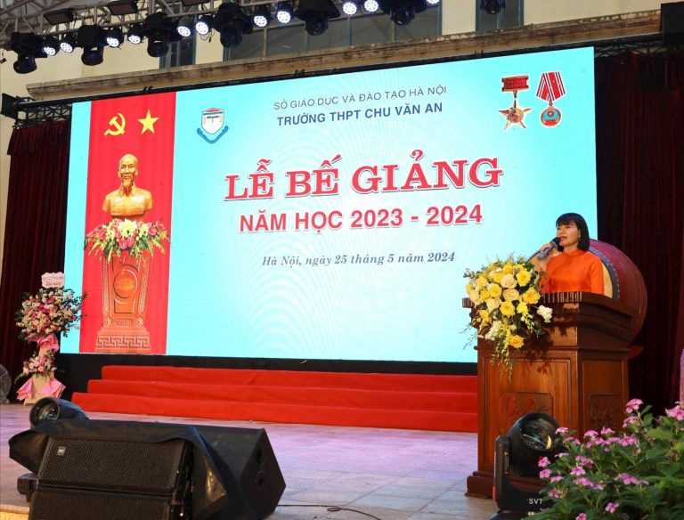 Lễ bế giảng nhiều cảm xúc của học sinh Trường THPT Chu Văn An