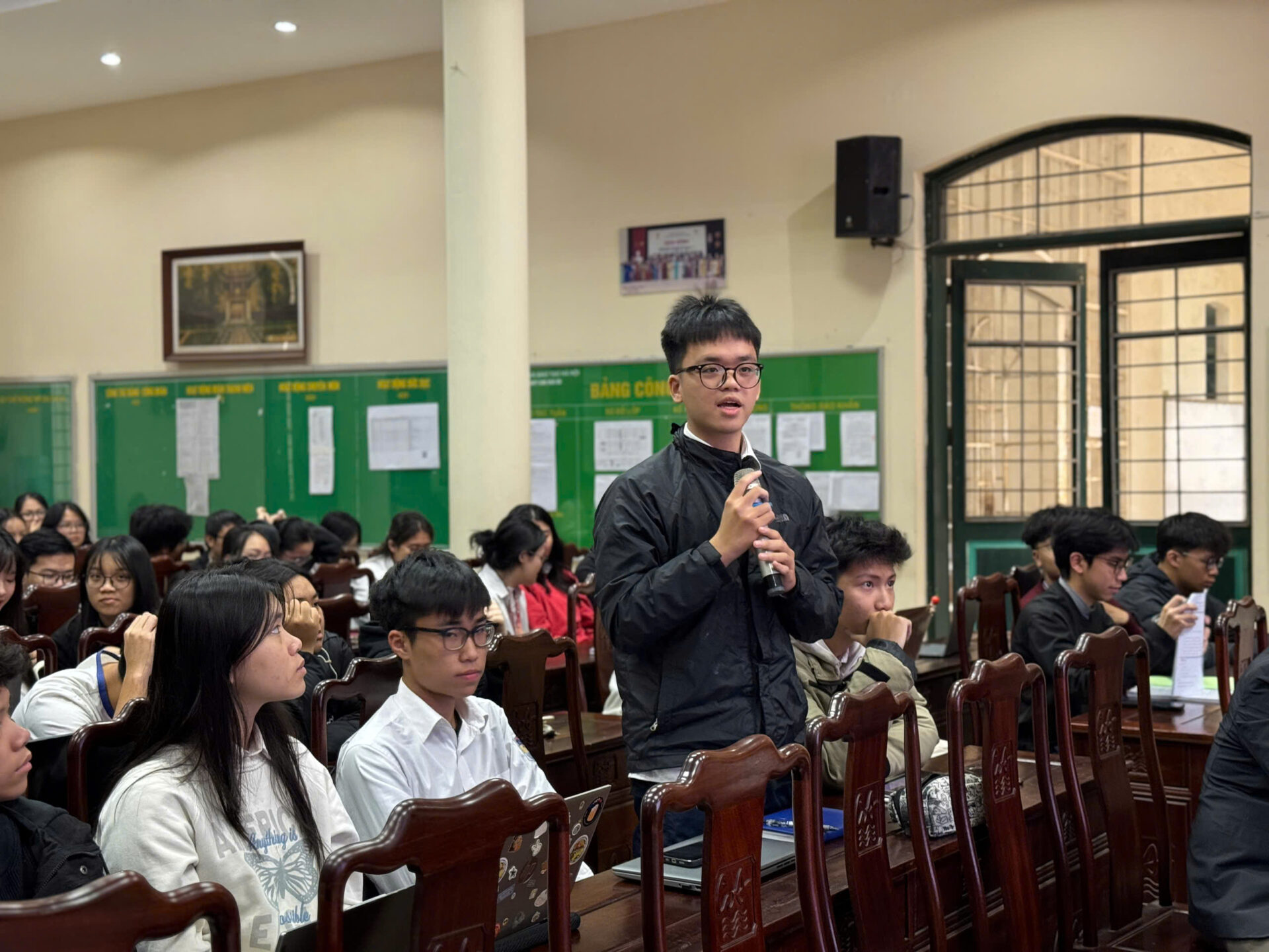 TRƯỜNG THPT CHUYÊN CHU VĂN AN TỔ CHỨC HỘI NGHỊ ĐỐI THOẠI, LẤY Ý KIẾN HỌC SINH VỀ CÁC HOẠT ĐỘNG GIÁO DỤC