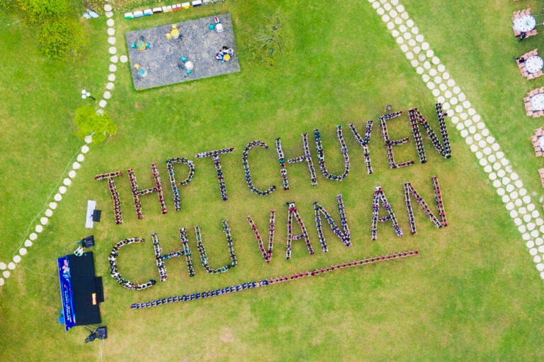 Hoạt động trải nghiệm “Từ cội nguồn lịch sử đến miền ký ức thanh xuân”