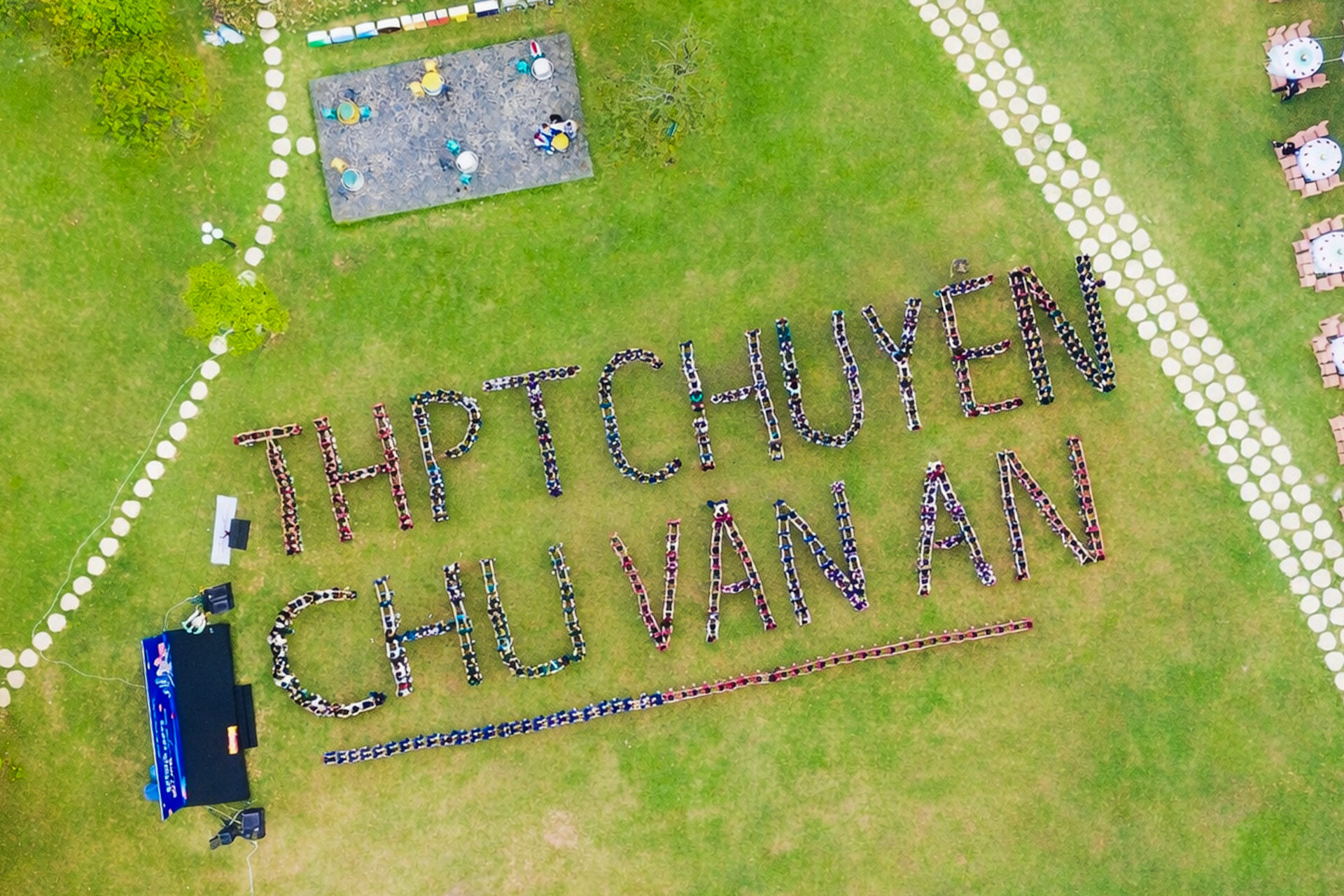 Hoạt động trải nghiệm “Từ cội nguồn lịch sử đến miền ký ức thanh xuân”